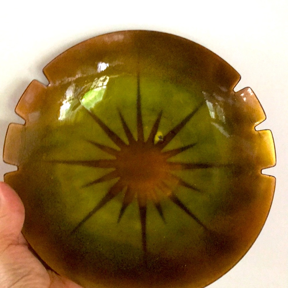 Giant ashtray